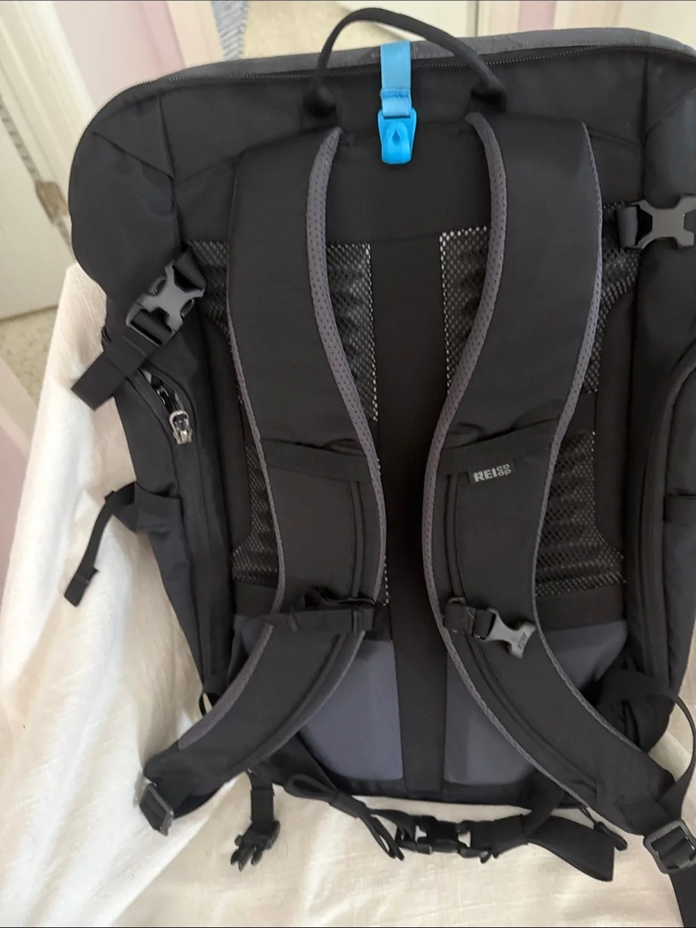 REI Black Men's Hiking Backpack with Organized Pockets